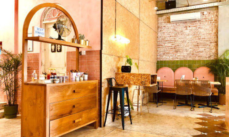 20 Cafe Tempat Nongkrong di Bali yang Unik & Instagramable