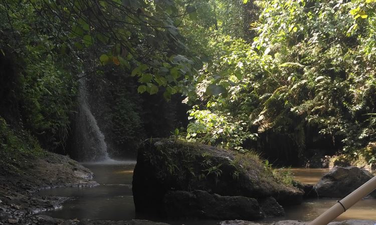 Wisata Air Terjun Apit Aungan Pejeng