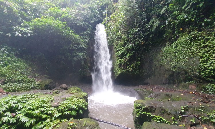 Wisata Air Terjun Manuaba