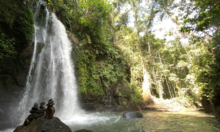 Wisata Air Terjun Petanu