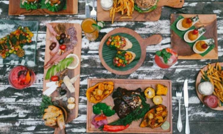 10 Wisata Kuliner di Ubud Bali yang Enak & Diburu Wisatawan