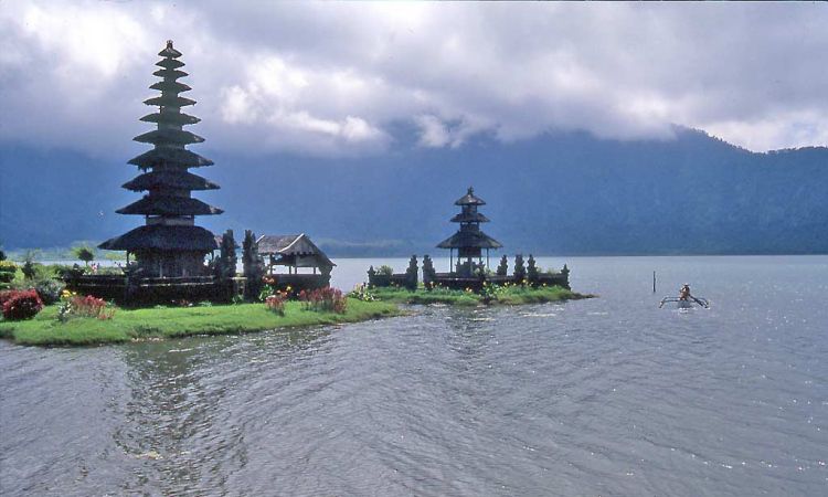 Kegiatan Danau Beratan