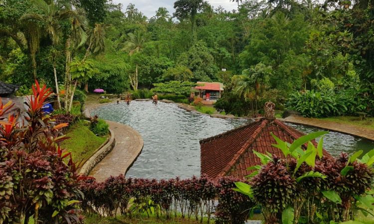 Aktivitas Pemandian Air Panas Penatahan