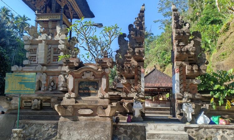 Daya Tarik Pura Tirta Sudamala