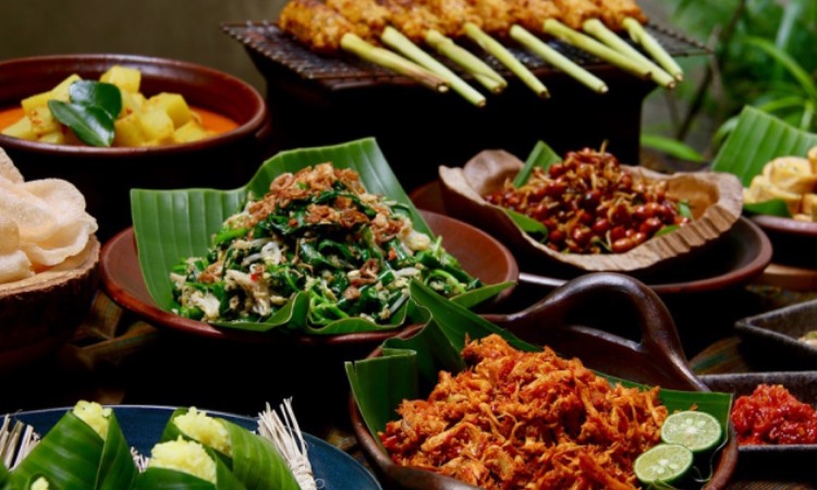 8 Makanan Khas Denpasar Bali yang Terkenal Lezat
