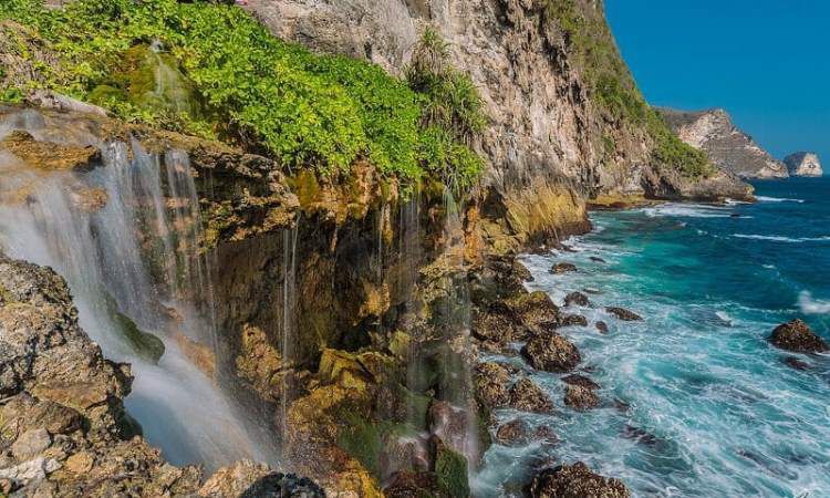Air Terjun Peguyangan, Wisata Alam Unik yang Menantang di Nusa Penida