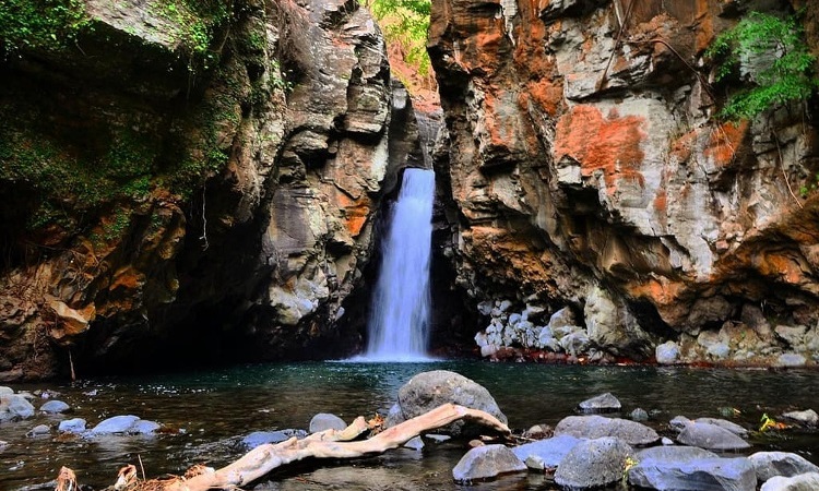 Air Terjun Tembok Barak, Wisata Alam Favorit di Bulelengc