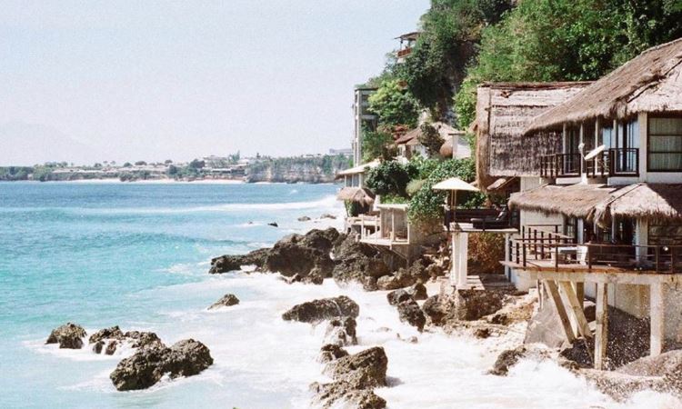 Daya Tarik Pantai Bingin Bali