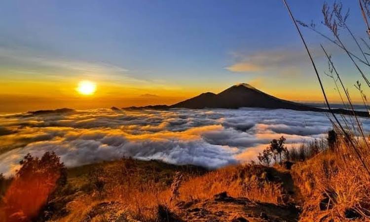 Gunung Batur, Mengintip Keindahan Gunung Berapi & Danau Eksotis di Bali