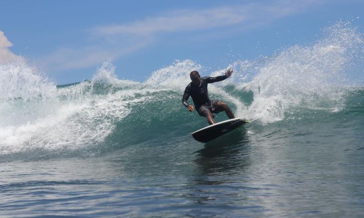 Kegiatan di Pantai Bingin