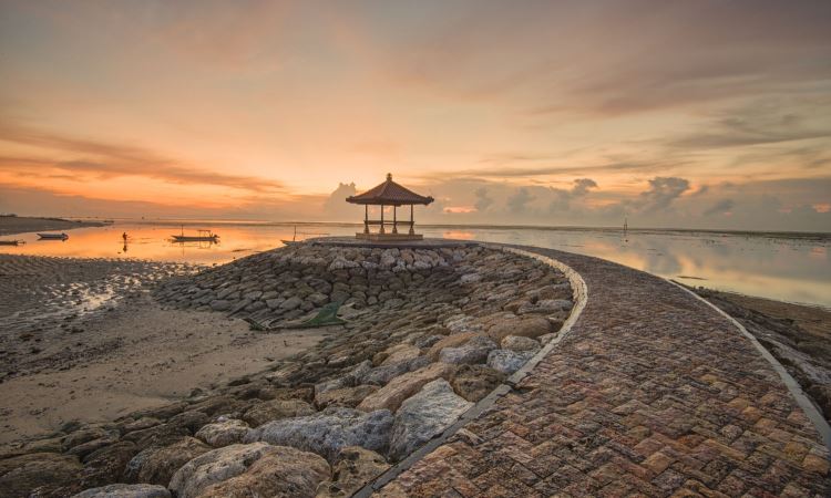 Pantai Mertasari Sanur, Tempat Menikmati Panorama Sunset dan Sunrise di Bali