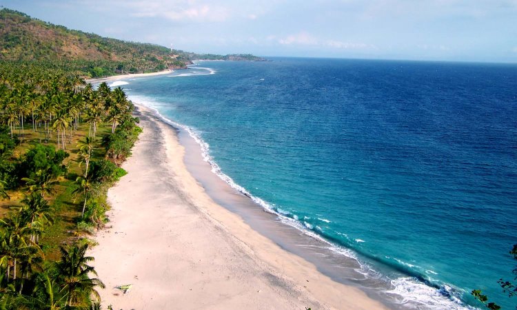 Indahnya Pantai Senggigi, Wisata Pantai Favorit di Lombok Barat