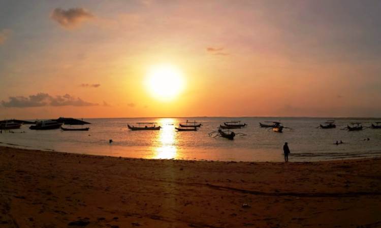 KegiatanMenarik di Pantai Tuban