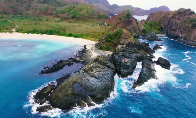 Pantai Semeti, Destinasi Pantai yang Eksotis di Lombok Tengah