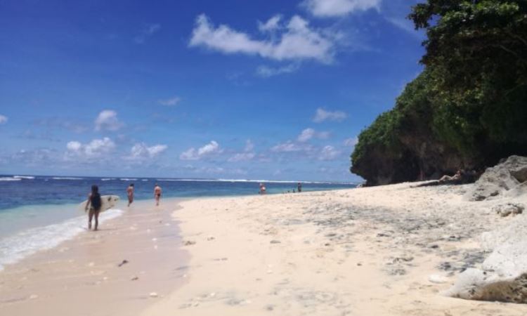 Aktivitas Menarik di Pantai Greenbowl