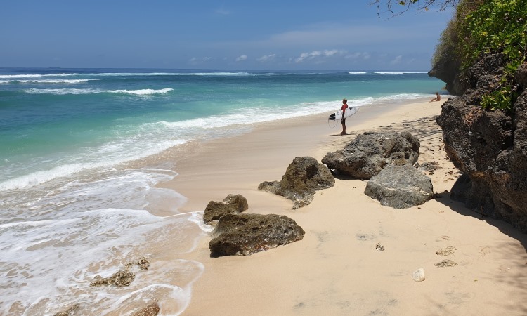 Aktivitas Pantai Greenbowl Bali