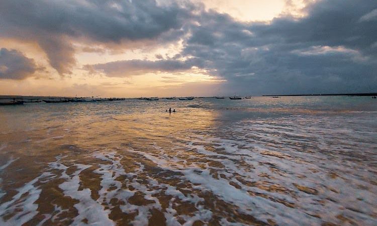 Aktivitas Pantai Kelan Tuban