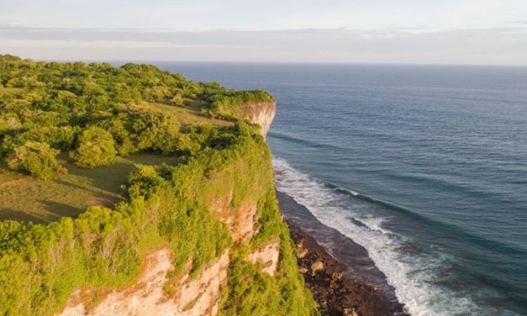 Karang Boma Cliff, Tebing Karang yang Eksotis di Uluwatu Bali