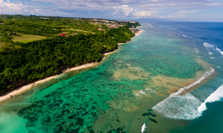 Pantai Greenbowl, Panorama Pantai & Goa yang Eksotis di Bali