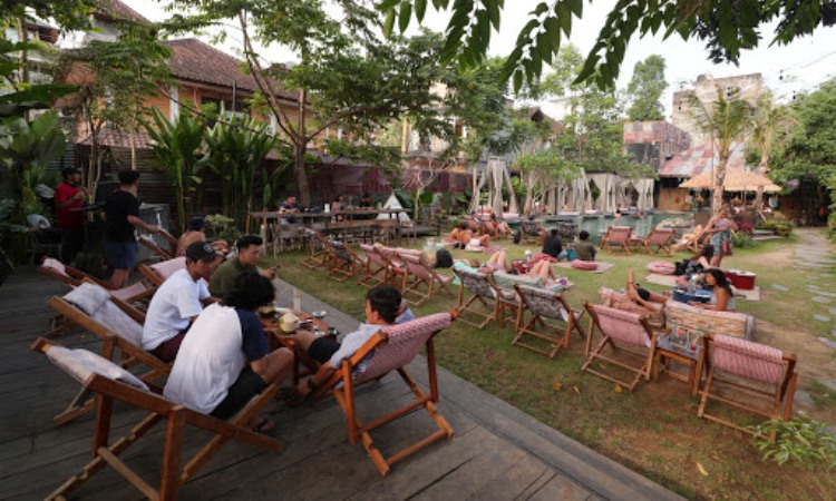 Aktivitas di Folk Pool & Gardens