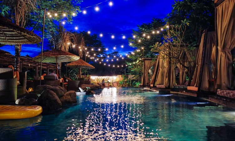 Folk Pool & Gardens, Resto Berdesain Unik di Ubud Bali