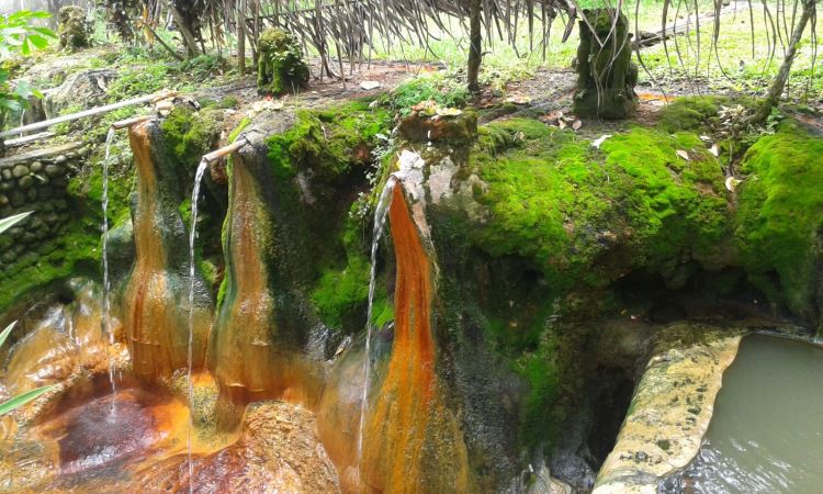 Air Panas Belulang, Kolam Pemandian Alami yang Populer di Tabanan