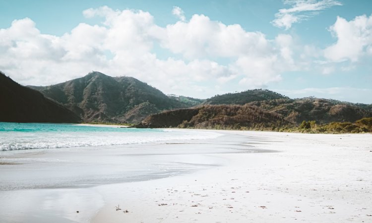 Daya Tarik Pantai Selong Belanak
