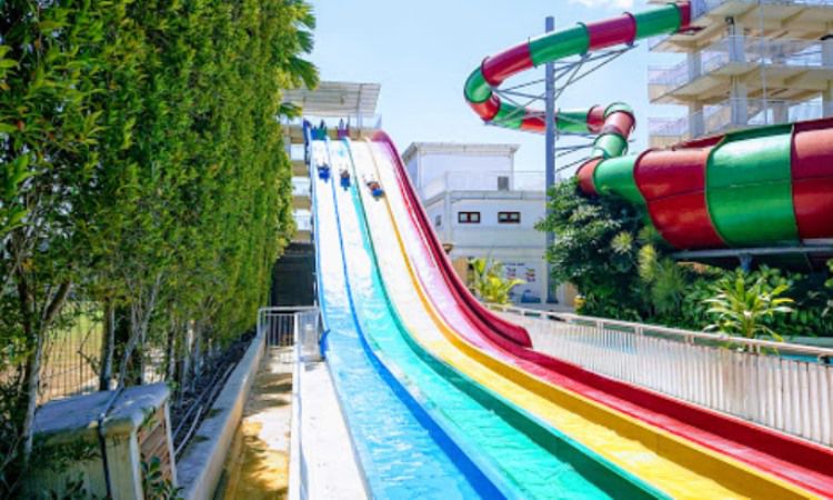 Daya Tarik Wisata Splash Waterpark