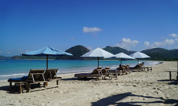 Fasilitas Pantai Selong Belanak