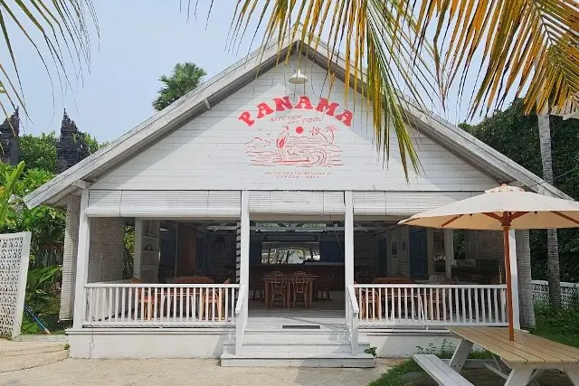 Panama Kitchen and Pool