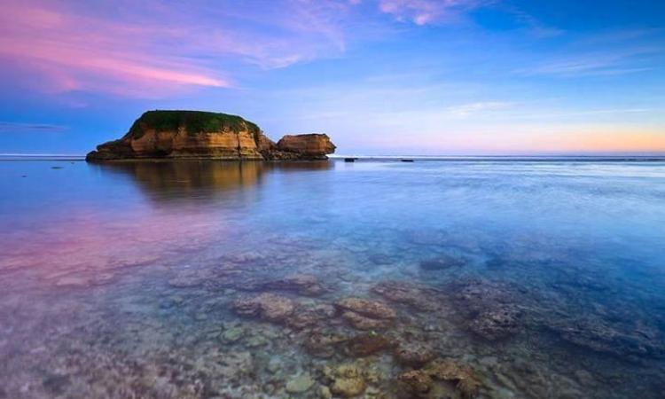 Pantai Ekas, Pesona Pantai Pasir Putih yang Memukau di Lombok Timur