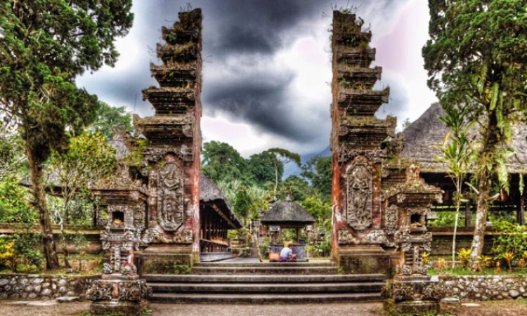 Pura Luhur Batukaru, Destinasi Wisaata Religi yang Memesona di Tabanan