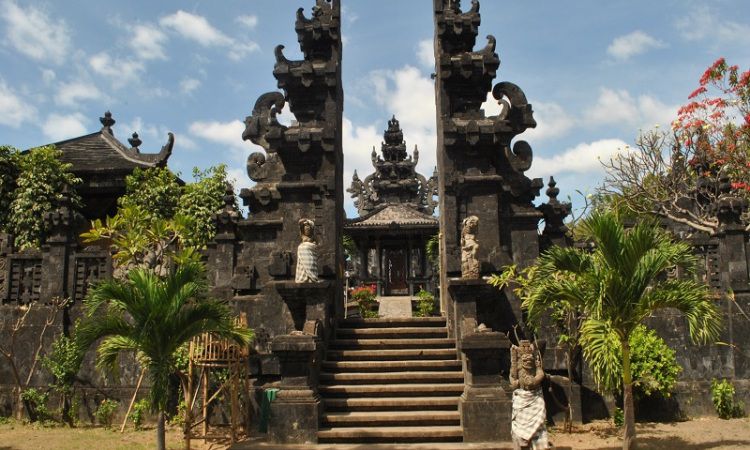 Gapura Candi Bentar, Peninggalan Bersejarah Sarat Makna di Pulau Dewata