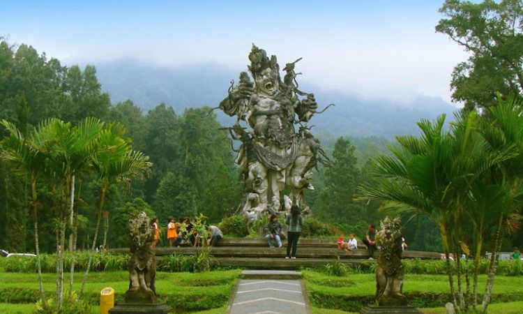 Aktivitas Wisata Candi Kuning