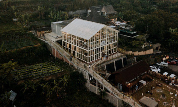 Rumah Gemuk, Destinasi Wisata Kekinian Bernuansa Romantis di Bedugul Bali