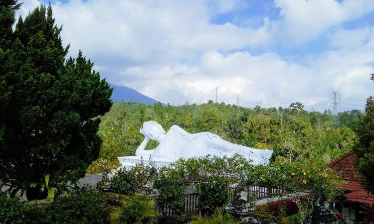 Daya Tarik Wisata Vihara Dharma Giri