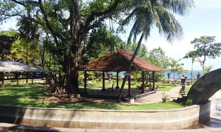 Fasilitas Kolam Alami Air Sanih