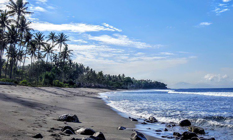 Pantai Kerandangan, Pantai Indah dengan Panorama Sunset Eksotis di Lombok