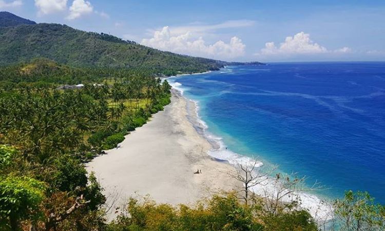 8 Pantai Cantik di Lombok Barat yang Paling Hits Buat Liburan
