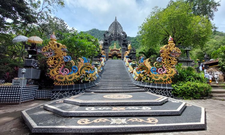 Pura Melanting, Destinasi Wisata Religi yang Memesona di Buleleng Bali