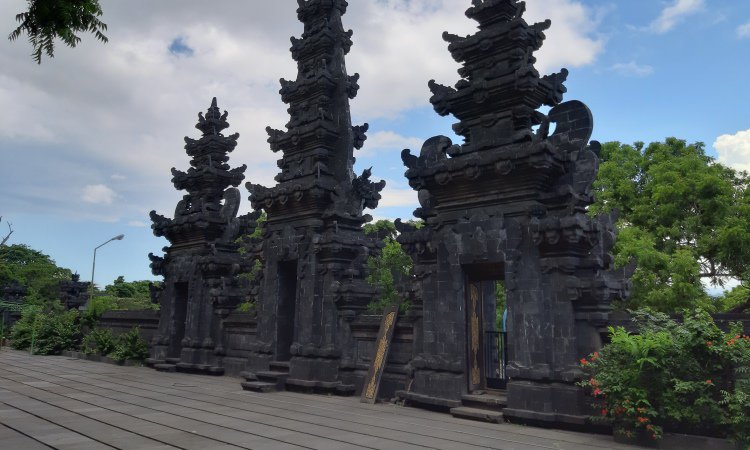 Daya Tarik Wisata di Pura Segara Rupek