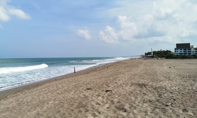 Fasilitas Wisata Pantai Kayu Putih