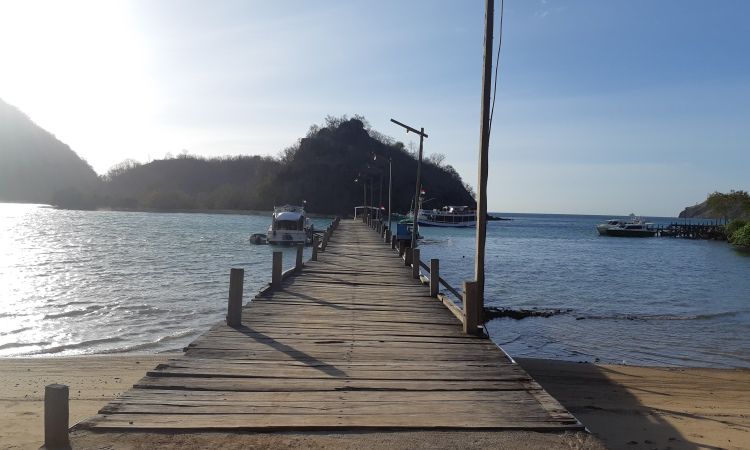 Fasilitas di Pantai Waecicu