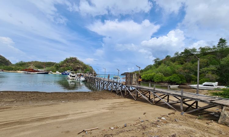 Harga Tiket Masuk Pantai Waecicu