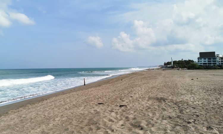 Pantai Kayu Putih, Menjelajah Pantai Nan Indah Berburu Foto Kekinian di Bali