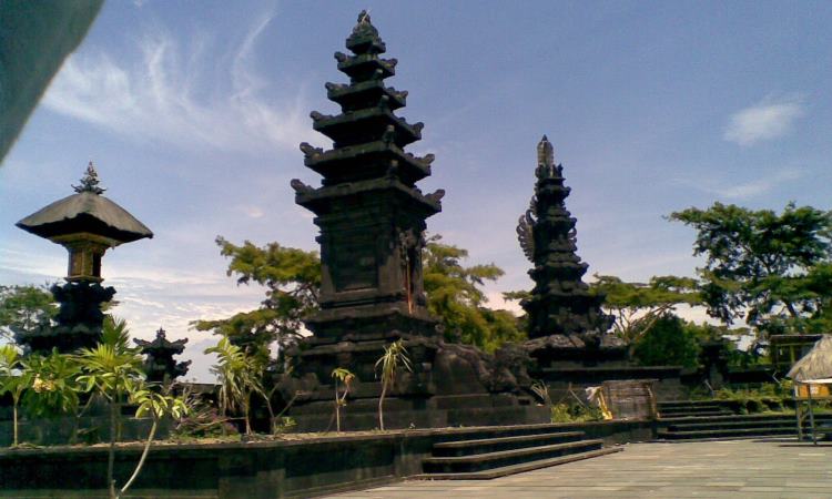 Pura Segara Rupek, Destinasi Wisata Religi yang Megah di Buleleng Bali
