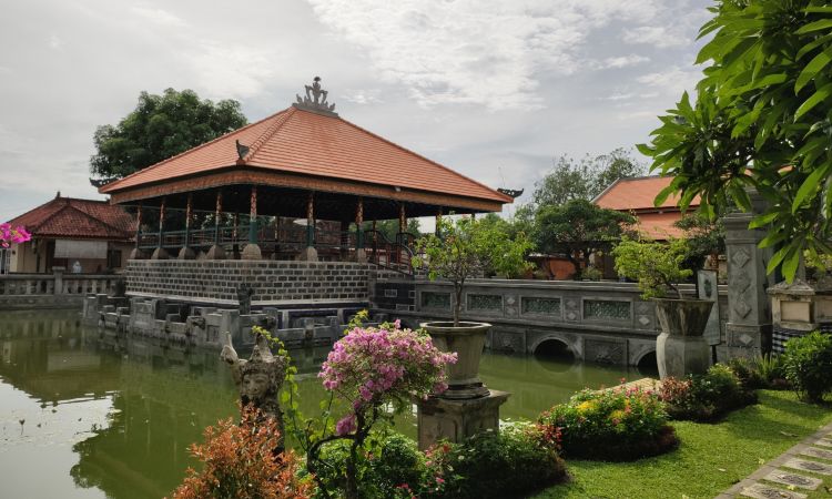 Daya Tarik Wisata Puri Agung Karangasem