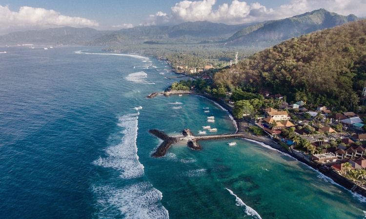 Pantai Candidasa, Pantai dengan Suasana Sunset yang Romatis di Karangasem