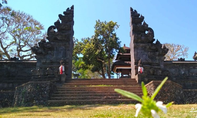 Pura Bukit Gumang, Pura Indah dengan Panorama Alam Memukau di Karangasem