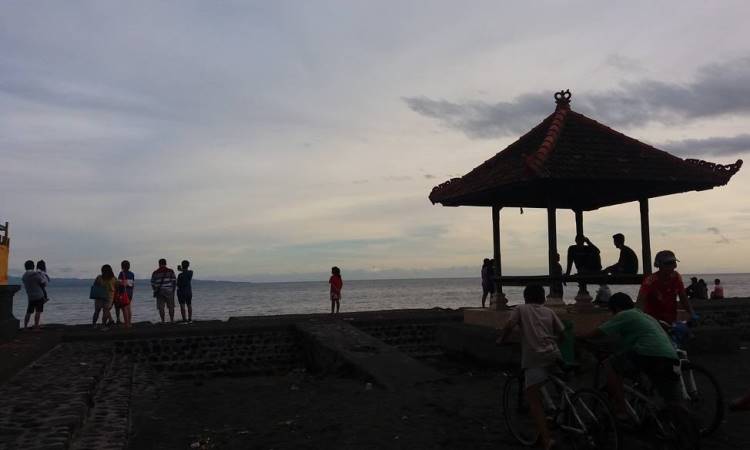 Aktivitas pantai lebih